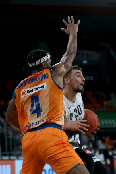 一直以雄厚 一直以雄厚