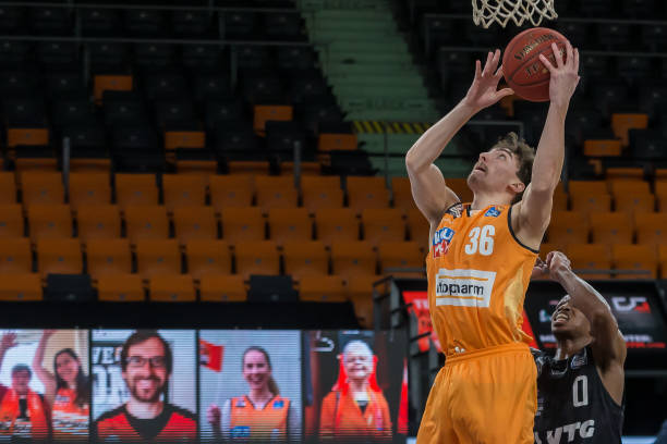 出了极强的 出了极强的