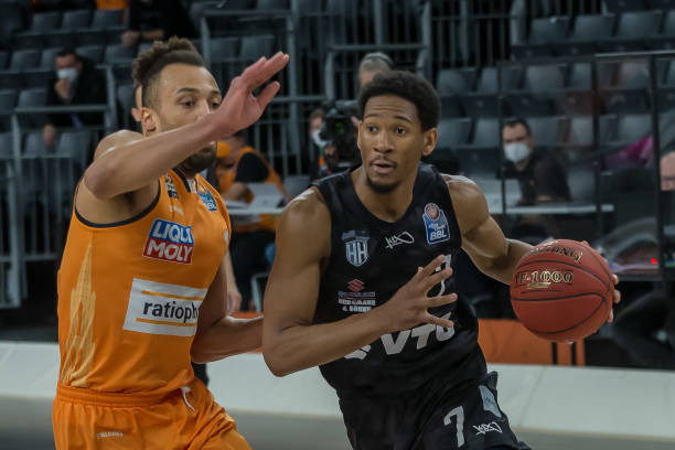 秀中立功 秀中立功